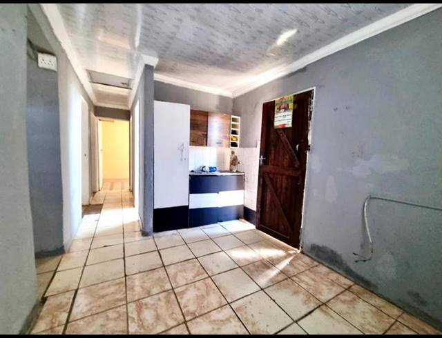 2 BEDROOM PROPERTY TO RENT IN LENASIA SOUTH